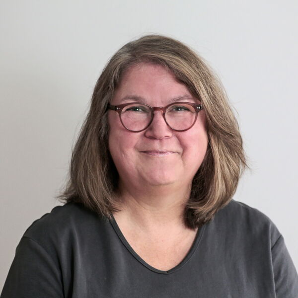 Porträt einer Mitarbeiterin des Praxisteams.